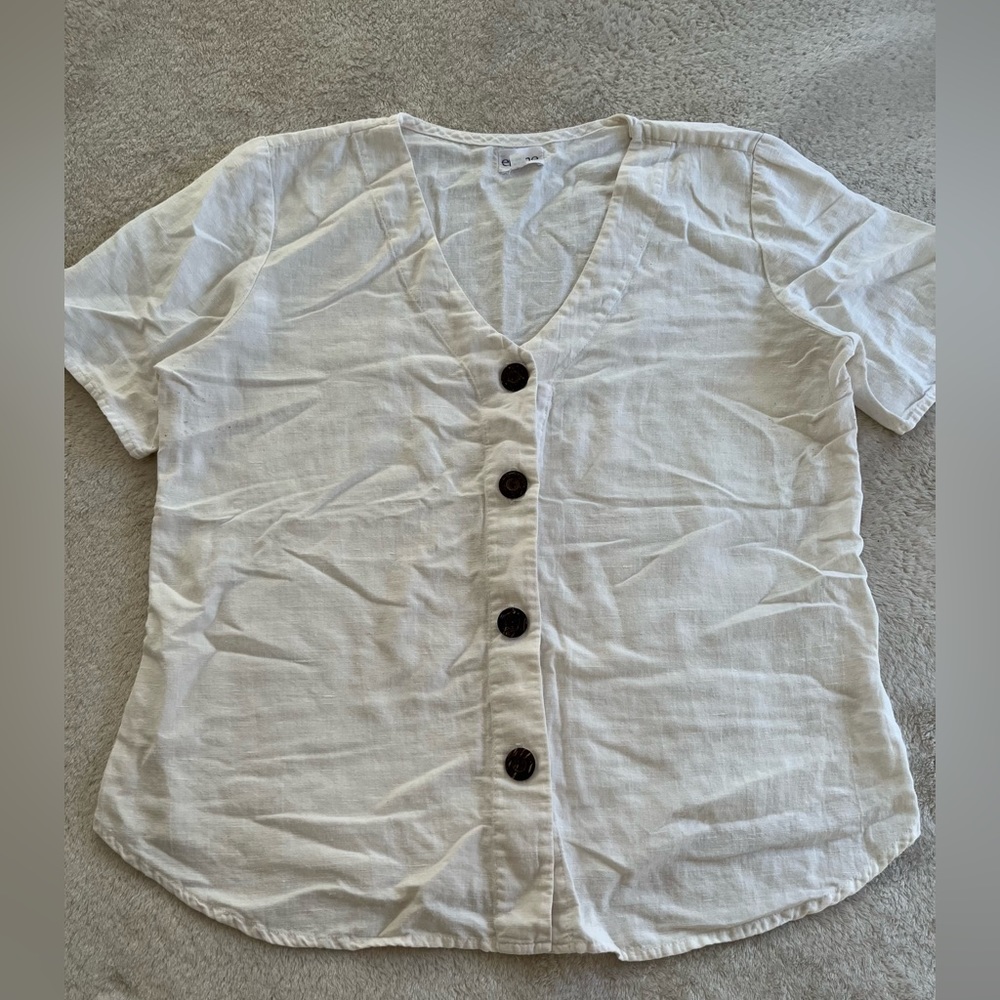 Women button down top - Picture 2 of 4